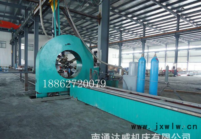 路燈桿設(shè)備,燈桿設(shè)備,專業(yè)彎管機,燈桿專業(yè)彎管機,燈桿彎管機,燈賦