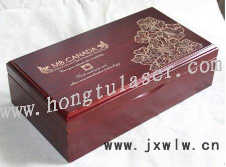 木盒激光雕刻機(jī)價(jià)格，經(jīng)濟(jì)型木制品激光雕刻機(jī)，木桶激光雕刻機(jī)HT1390
