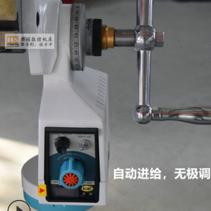 一臺山東炮塔銑床要什么價格？配置三軸數(shù)顯工作臺x走刀平口鉗